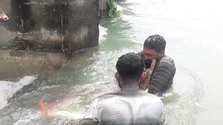 Крупная рыба рвёт сети озёрная рыбалка на Шри-Ланке охота за ctala и rohu