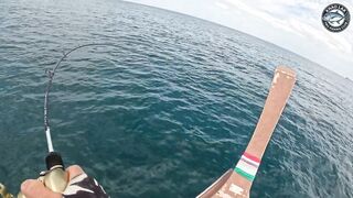 Diamond trevally рвёт снасть - джиг с тайской лодки у побережья Khao Lak Thailand