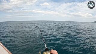 Diamond trevally рвёт снасть - джиг с тайской лодки у побережья Khao Lak Thailand