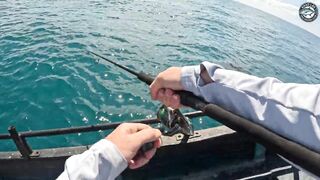 GT и queenfish атакуют приманки целый день морской рыбалки у побережья Khao Lak Thailand