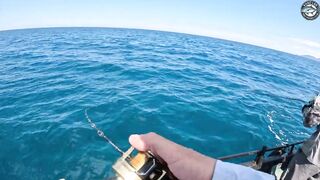 GT и queenfish атакуют приманки целый день морской рыбалки у побережья Khao Lak Thailand