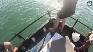 GT и queenfish атакуют приманки целый день морской рыбалки у побережья Khao Lak Thailand