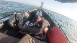 GT и queenfish атакуют приманки целый день морской рыбалки у побережья Khao Lak Thailand