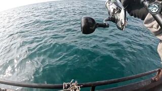 Большая queenfish на поппер - выматывает шнур в ноль у побережья Khao Lak Thailand