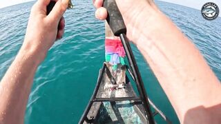 Безумный лайт крупная queenfish на джиг морская рыбалка на побережье Khao Lak в Таиланде