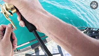 Безумный лайт крупная queenfish на джиг морская рыбалка на побережье Khao Lak в Таиланде