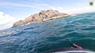 морская рыбалка в Mũi Né у берега в тихую погоду и улов на ужин