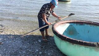 Phan Thiet рыбацкая деревня утром лодки лед и голоса на причале