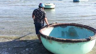 Phan Thiet рыбацкая деревня утром лодки лед и голоса на причале