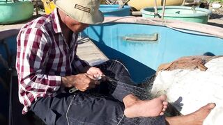 Phan Thiet рыбацкая деревня утром лодки лед и голоса на причале