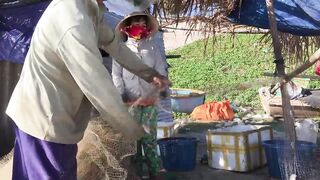 Phan Thiet рыбацкая деревня утром лодки лед и голоса на причале