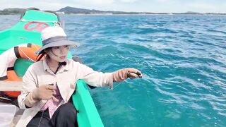 Остров Фукуок жизнь на острове, рыбацкие лодки полные уловы и рыба сушится на солнце