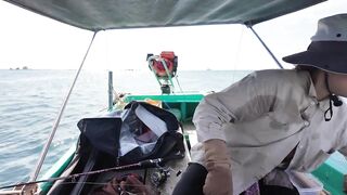 Остров Фукуок жизнь на острове, рыбацкие лодки полные уловы и рыба сушится на солнце