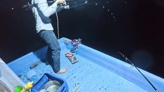 8 дней на Phú Quốc / Фукуок. морская рыбалка на Phú Quốc в одиночку. Кальмар не успевает