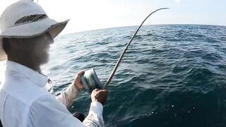 Ngày đầu ra khơi на đảo Phú Quý 2025 - морская рыбалка на Phú Quý. Что за монстр?