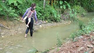 Полторы тонны сома и карпа выловленные руками речная рыбалка и рынок свежей рыбы в деревне