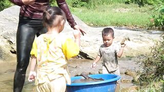 Полторы тонны сома и карпа выловленные руками речная рыбалка и рынок свежей рыбы в деревне