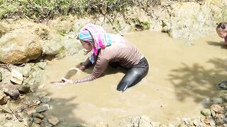 Полторы тонны сома и карпа выловленные руками речная рыбалка и рынок свежей рыбы в деревне