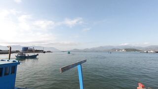 Cam Ranh Fishing Harbor во Вьетнаме выгрузка улова и шум порта