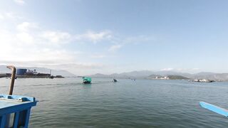 Cam Ranh Fishing Harbor во Вьетнаме выгрузка улова и шум порта