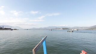 Cam Ranh Fishing Harbor во Вьетнаме выгрузка улова и шум порта