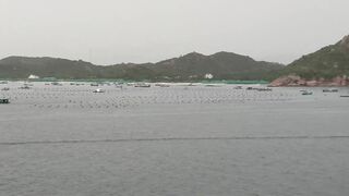 Лодки в Cam Ranh Bay, Vietnam и утренний выход на воду