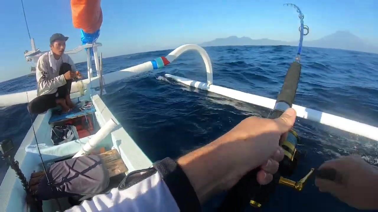 Амед и mahi-mahi с рассветной лодки - морская рыбалка на Бали