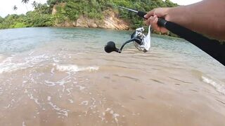 морская рыбалка на Weligama beach Sri Lanka много видов с одного тропического берега