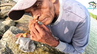 Морская рыбалка в Шри-Ланке с бамбуковой удочкой, трофейная рыба и старая школа