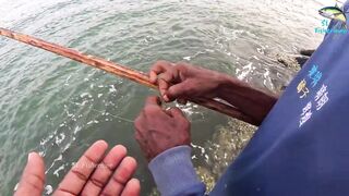 Морская рыбалка в Шри-Ланке с бамбуковой удочкой, трофейная рыба и старая школа