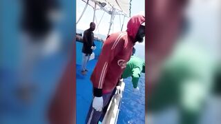 Bluefin tuna hunting далеко в океане как они ловят рыбу которая приносит доллары