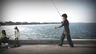 Hua Hin Fishing Pier - สะพานปลาหัวหิน и жизнь у пирса