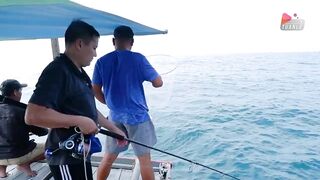 Đà Nẵng: ловим акулу и едим говядину с соусом прямо у моря, серия Câu Cá Biển