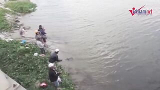 Дананг: массовая рыбалка на бульон из муки и пластиковую бутылку крупным планом