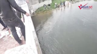 Дананг: массовая рыбалка на бульон из муки и пластиковую бутылку крупным планом