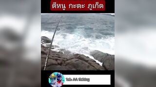 ภูเก็ต กะตะ - волна сильная, но рыбы много, как выйти на берег?