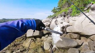 Вечерняя ловля на спиннинг на пляже Surin, Phuket - прибрежная рыба под закат