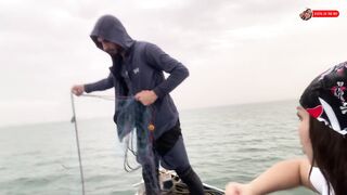 Thailand - рыбалка в шторм акула крабы и жизнь рыбаков одним днем