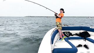 Морская рыбалка центр Dubai и причалы вокруг что клюет прямо в городе?