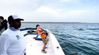 Морская рыбалка центр Dubai и причалы вокруг что клюет прямо в городе?