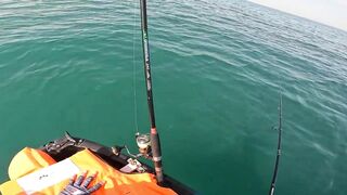 Dubai UAE - морская рыбалка с каяка ультралайт джиг по kingfish и GT