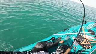 Dubai UAE - морская рыбалка с каяка ультралайт джиг по kingfish и GT