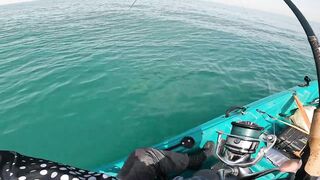 Dubai UAE - морская рыбалка с каяка ультралайт джиг по kingfish и GT