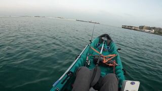 Dubai UAE - морская рыбалка с каяка ультралайт джиг по kingfish и GT