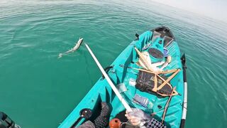 Dubai UAE - морская рыбалка с каяка ультралайт джиг по kingfish и GT