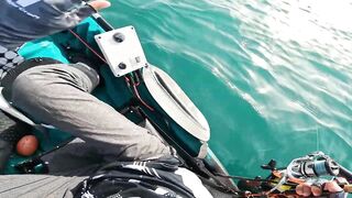 Dubai UAE - морская рыбалка с каяка ультралайт джиг по kingfish и GT