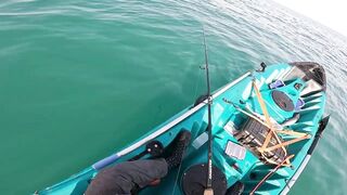 Dubai UAE - морская рыбалка с каяка ультралайт джиг по kingfish и GT