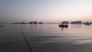 Dubai морская рыбалка в Dubai последний день с берега часть 4
