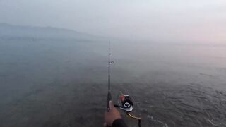 морская рыбалка в United Arab Emirates у кромки воды и быстрые поклевки на мелководье