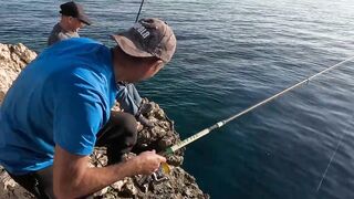 Семейная донная ловля на скалах в Турции и жарка свежего Gara Tavı прямо у моря